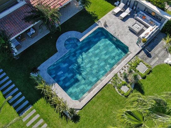 PROYECTO GRUPO DE ASIENTOS DE PISCINA DE PORCELANA