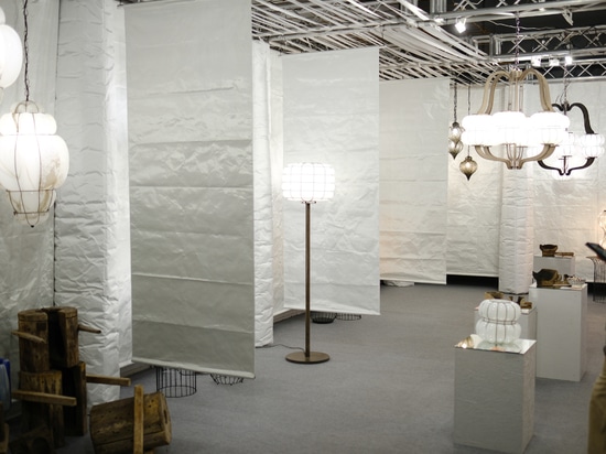SIRU sorprende en Euroluce 2025 con un espacio textil audaz y sensorial