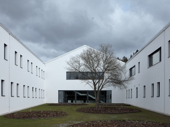 Sanatorio infantil con espeleoterapia | Adam Rujbr Architects