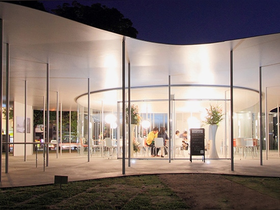 ¿el edificio del café está situado en la universidad de Okayama? campus de s tsushima