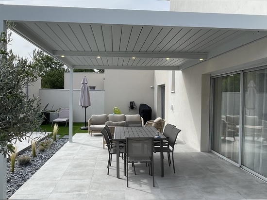 Pérgola Bioclimática SPR02.2 gris claro RAL7035