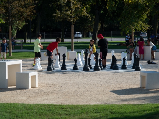 MOBILIARIO URBANO CALZOLARI PARA EL RENACIMIENTO VERDE DE MANTUA