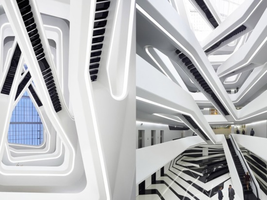 ¿Zaha Hadid? el edificio de oficinas del dominio de s en Moscú se jacta un interior de la espacio-edad