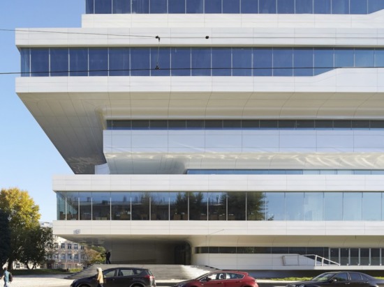 ¿Zaha Hadid? el edificio de oficinas del dominio de s en Moscú se jacta un interior de la espacio-edad