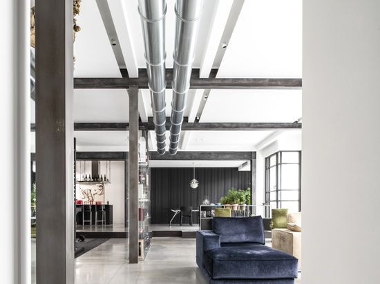 Las soluciones Ritmonio para una reconversión industrial: la antigua fábrica de trenes de juguete Lima se convierte en vivienda, gracias al proyecto de Beltramelli Interior Design Studio, capaz de ...