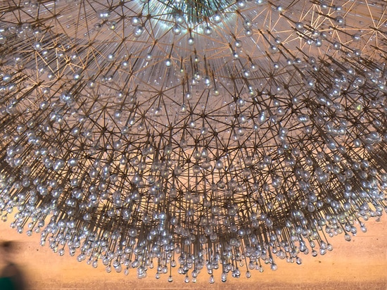 Esta escultura en Chicago se hace sobre de 3000 orbes de cristal soplados mano