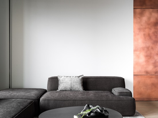 Cuando la estética y la funcionalidad se unen, el minimalismo se convierte en exaltación de estilo: Ritmonio para el diseño interior de un apartamento en Moscú.