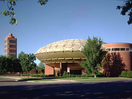 El teatro de oro de Rondelle fue construido para la feria de mundos de 1964/1965 en Nueva York. Ha estado en Racine desde 1968, demostrando a visitantes las varias películas Johnson-comisionadas SC...