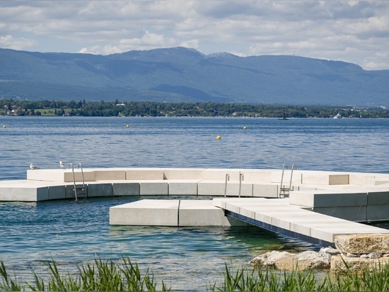 plataforma de agua en mármol