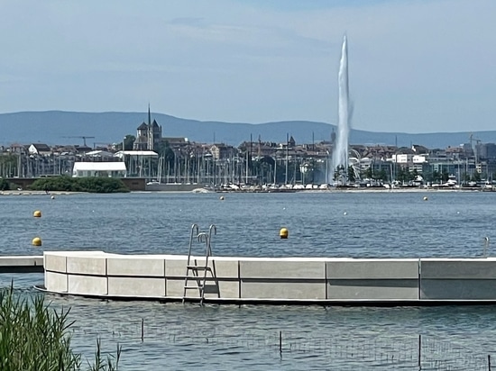 plataforma de agua en mármol