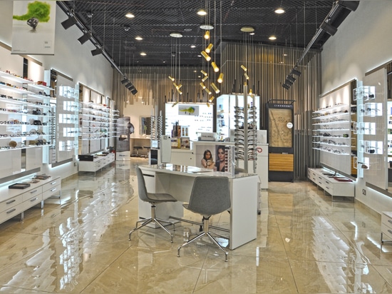 Joyas del oro en Optique internacional en Kuwait por el concepto S