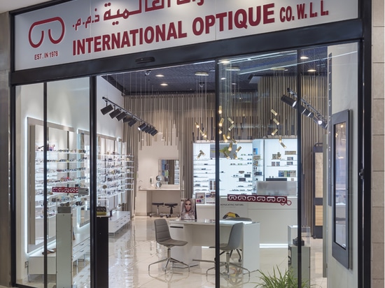 Joyas del oro en Optique internacional en Kuwait por el concepto S