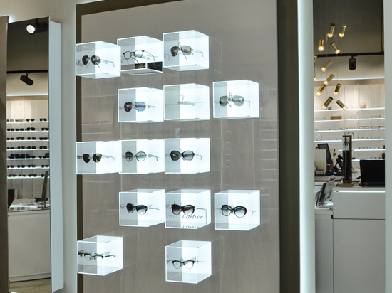 Joyas del oro en Optique internacional en Kuwait por el concepto S