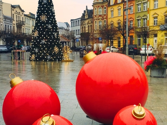 Adornos navideños XXL de fibra de vidrio: un toque festivo para los espacios públicos