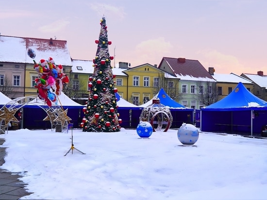 Adornos navideños XXL de fibra de vidrio: un toque festivo para los espacios públicos