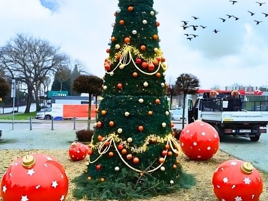 Adornos navideños XXL de fibra de vidrio: un toque festivo para los espacios públicos