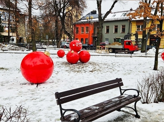 Adornos navideños XXL de fibra de vidrio: un toque festivo para los espacios públicos