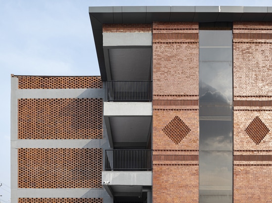 Genesis International School Turkayamjal / Estudio de Geometría Sagrada