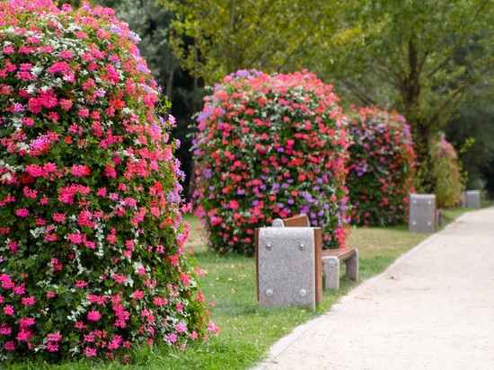 Torres florales: Jardines verticales que redefinen los espacios verdes urbanos