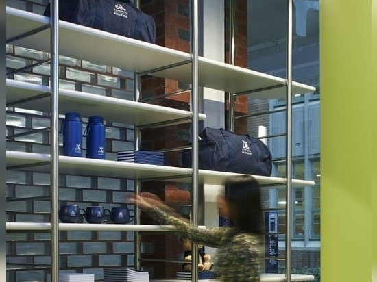 Tienda de la UM por Sibling Architecture