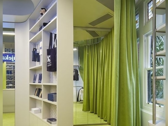 Tienda de la UM por Sibling Architecture