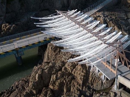 Un pabellón cinético junto al mar devuelve la vida a una isla china