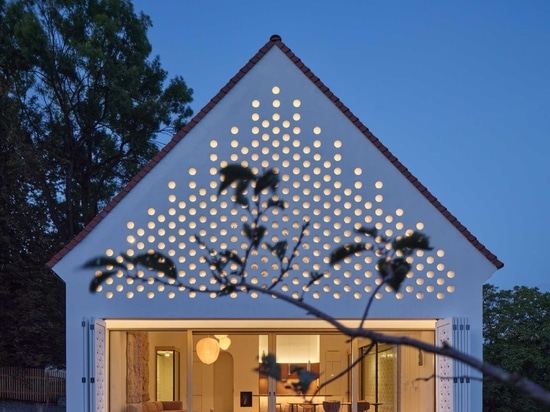 Una casa inspirada en la idea de una capilla