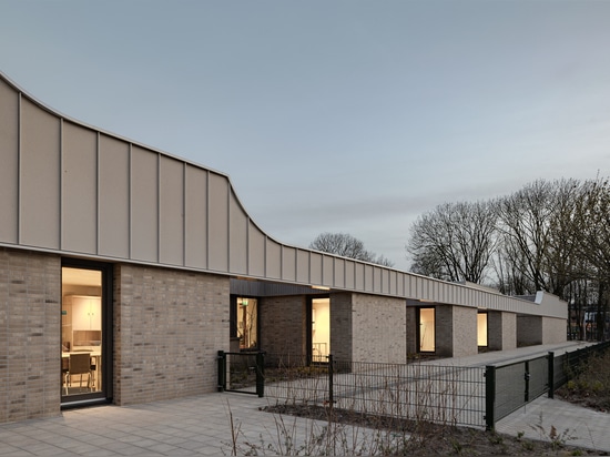 Escuela primaria Lux / EVA architecten