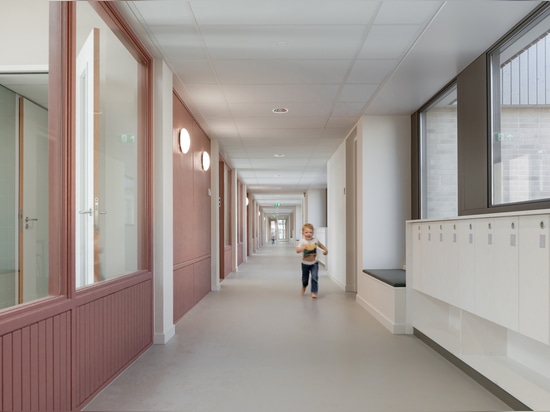 Escuela primaria Lux / EVA architecten