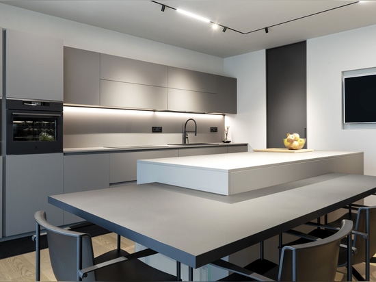 Domótica AVE en un apartamento junto al mar: diseño, confort y tecnología