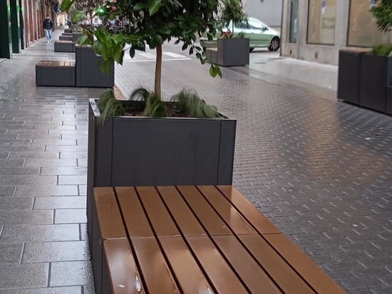 Banco y Jardinera Osaka en Elda: una solución pensada para las personas