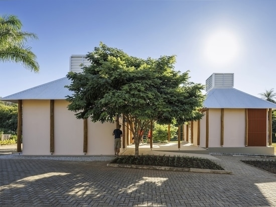 La escuela modular de BIRI & mach arquitetos en brasil está concebida para crecer con el tiempo