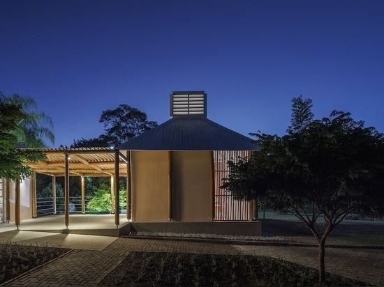 La escuela modular de BIRI & mach arquitetos en brasil está concebida para crecer con el tiempo