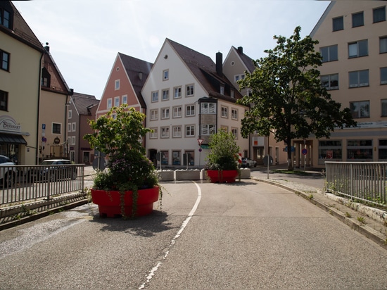 Diseño urbano por colores: Kempten utiliza jardineras para dar forma al espacio público