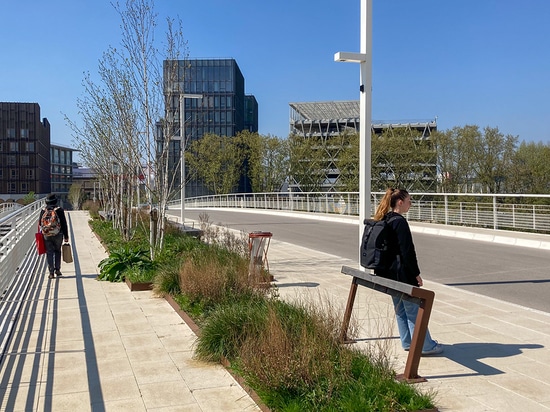 Banco a medida - Puente Olímpico Louafi Bouguera, París