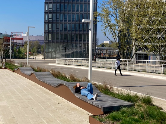 Podio sólido Surf Isles - Louafi Bouguera Puente Olímpico, París