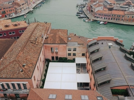 Kedry Prime de KE crea un nuevo espacio común sombreado para Hyatt Centric Murano Venice en Murano