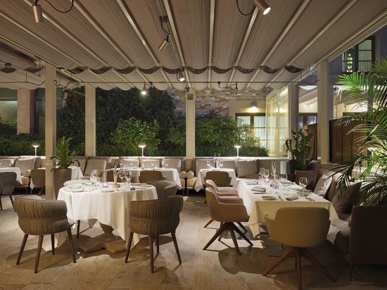 Kedry Prime de KE crea un nuevo espacio común sombreado para Hyatt Centric Murano Venice en Murano