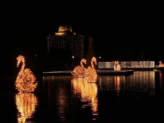 Ciudades de verano en flor y luz: Una nueva era de iluminación urbana