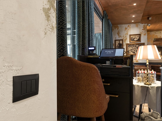 El Hotel Nemi de Milán tiene un elegante sistema eléctrico con soluciones AVE