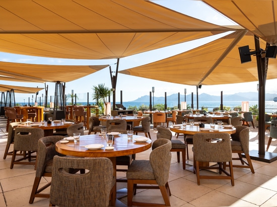 KE el diseño esencial y la desarrollo personalizado para la terrazza branché de Zuma Cannes