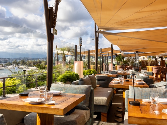 KE el diseño esencial y la desarrollo personalizado para la terrazza branché de Zuma Cannes