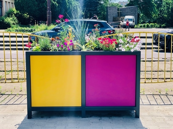 Color personalizado e impacto cívico en el lenguaje de las jardineras