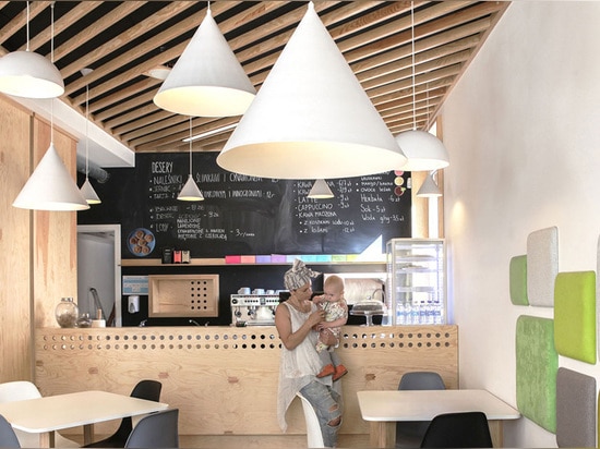 Usted puede dibujar en las paredes en esta cafetería diseñada para los niños