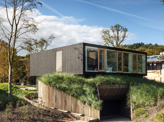 Los arquitectos holandeses diseñan una nueva casa alrededor de un paisaje preservado de la duna