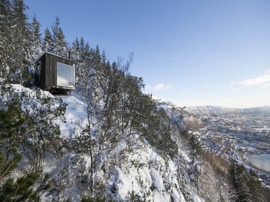 TUBAKUBA ES UNA HABITACIÓN DE OFF-THE-GRID EN EL BOSQUE NORUEGO