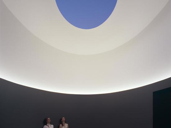 EL COLOR ADENTRO POR LOS SOCIOS + JAMES TERRESTRES TURRELL SKYSPACE