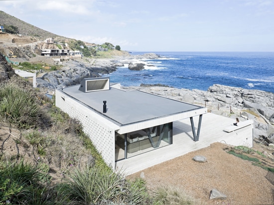 CASA POR TIERRA ARQUITECTOS DE RAMBLA